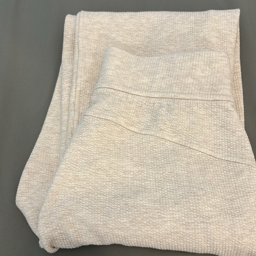 Lululemon crop birch wide joggers size 2 great condition and so cute on